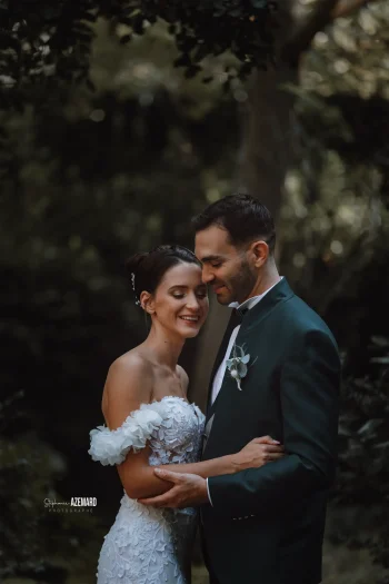 Couple de mariés au Domaine du Petit Malherbes à Montpellier, capturé par Stéphanie Azémard.
